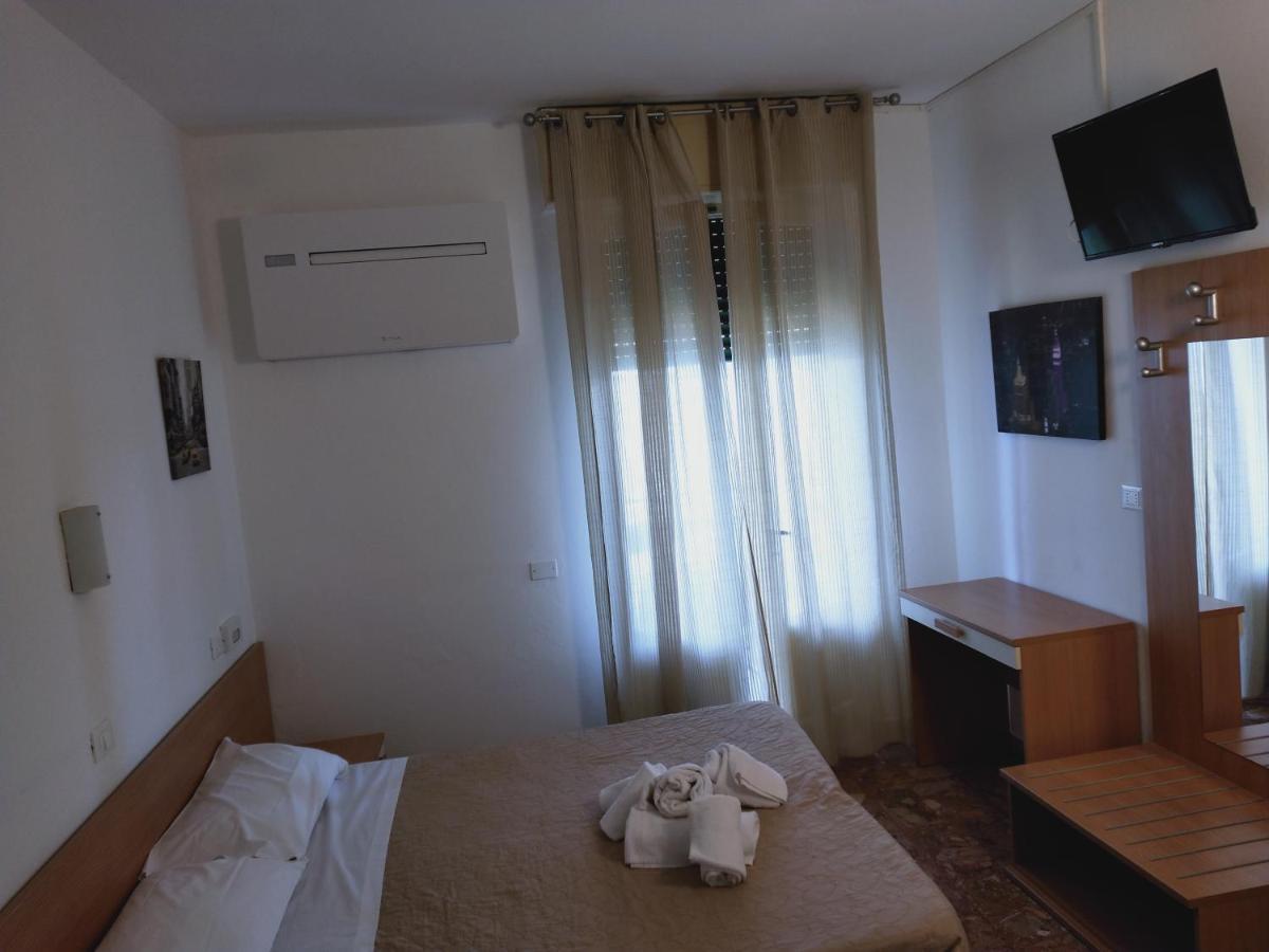 Hotel Diana Gardone Riviera Kültér fotó