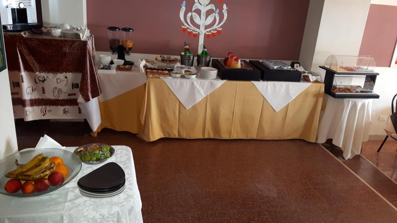 Hotel Diana Gardone Riviera Kültér fotó